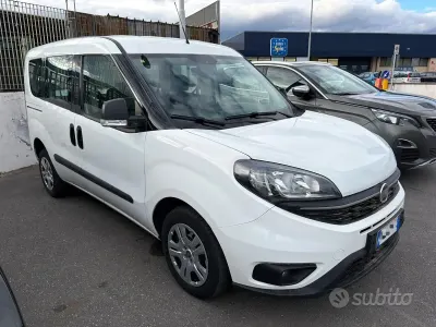Usata Fiat Doblò Lounge 120 CV (88 kW) 2020 Bianco Monovolume