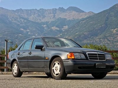 Usata Mercedes C180 122 CV (89 kW) 1993 Grigio Berlina
