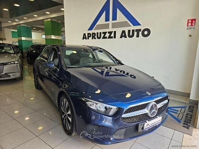 Usata Mercedes A180 116 CV (85 kW) 2022 Blu/azzurro Berlina