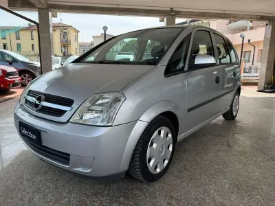 Usata Opel Meriva Club 101 CV (74 kW) 2004 Argento Monovolume