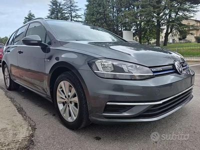 Begagnad VW Golf VIII Trendline 131 HK (96 kW) 2020 Grå Kombi