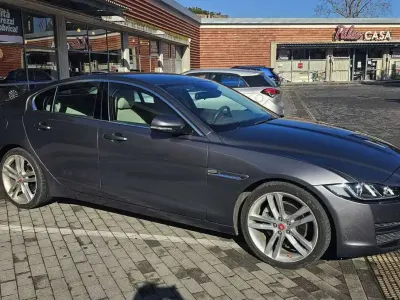 Usata Jaguar XE Business Edition 179 CV (131 kW) 2015 Grigio Berlina