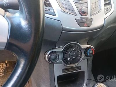 Usata Ford Fiesta 70 CV (51 kW) 2010 Nero Utilitaria