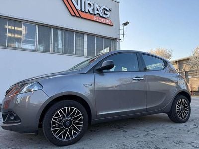 Usata Lancia Ypsilon 69 CV (50 kW) 2024 Grigio pietra metallizzato Utilitaria