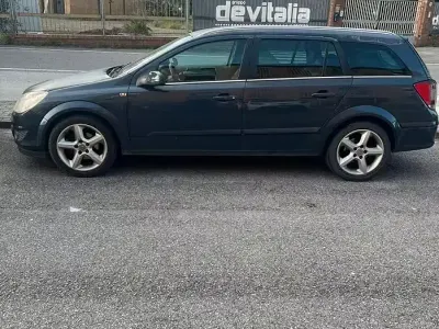 Usata Opel Astra 60 CV (44 kW) 2008 Nero Station wagon