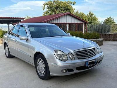 Usata Mercedes E270 Elegance 177 CV (130 kW) 2004 Argento Berlina