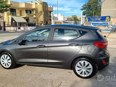 Usata Ford Fiesta 86 CV (63 kW) 2018 Grigio Utilitaria
