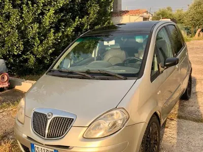 Usata Lancia Musa 100 CV (73 kW) 2005 Grigio Monovolume