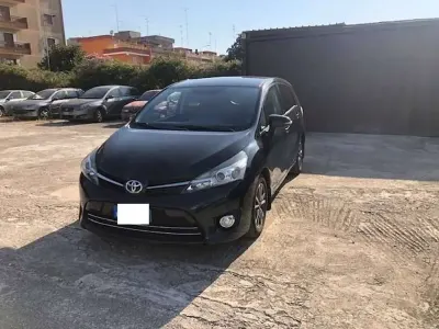 Usata Toyota Verso Active 111 CV (81 kW) 2015 Nero Monovolume