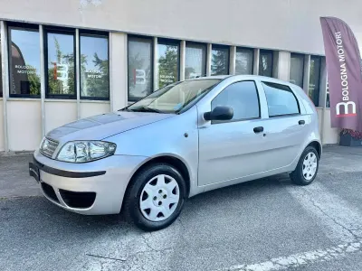 Usata Fiat Punto Active 60 CV (44 kW) 2011 Argento Utilitaria