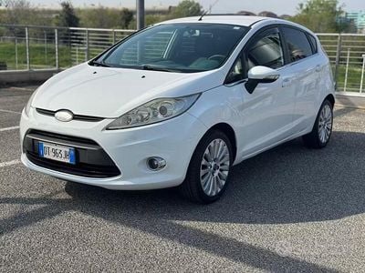Begagnad Ford Fiesta Titanium 82 HK (60 kW) 2009 Vit Halvkombi