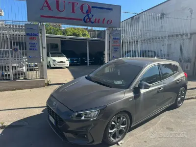 Usata Ford Focus ST-Line 120 CV (88 kW) 2021 Grigio Berlina