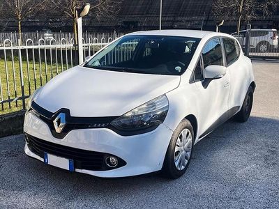 Käytetty Renault Clio IV 75 HP (55 kW) 2014 Valkoinen Sedan