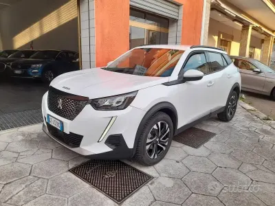 Usata Peugeot 2008 Allure 102 CV (75 kW) 2021 Bianco SUV