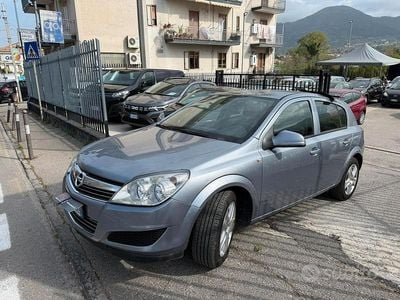 Usata Opel Astra Cosmo 140 CV (102 kW) 2010 Grigio Berlina