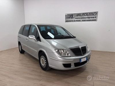 Usata Lancia Phedra 128 CV (94 kW) 2003 Grigio Monovolume