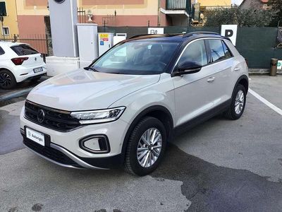 Usata VW T-Roc Life 110 CV (80 kW) 2023 Beige SUV