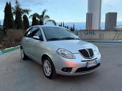 Usata Lancia Ypsilon 75 CV (55 kW) 2007 Argento Utilitaria