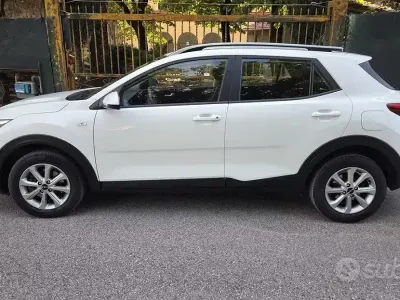 Usata Kia Stonic Urban 84 CV (61 kW) 2022 Bianco SUV