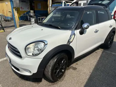 Usata Mini Park Lane Countryman 111 CV (81 kW) 2015 Bianco SUV