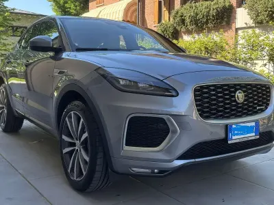 Begagnad Jaguar E-Pace R-Dynamic 200 HK (147 kW) 2022 Grå SUV
