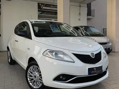 Begagnad Lancia Ypsilon Gold 95 HK (69 kW) 2017 Vit Halvkombi