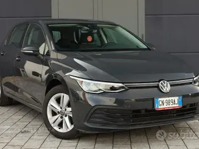 Usata VW Golf VIII Life 110 CV (80 kW) 2023 Grigio Berlina