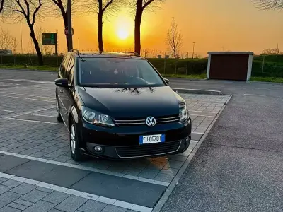 Usata VW Touran 105 CV (77 kW) 2011 Nero Monovolume