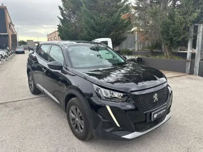 Gebraucht Peugeot 2008 Active 99 PS (72 kW) 2021 Schwarz SUV
