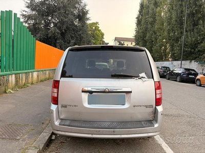 Usata Chrysler Voyager 163 CV (119 kW) 2010 Grigio Monovolume