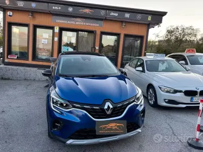 Usata Renault Captur 101 CV (74 kW) 2023 Blu SUV