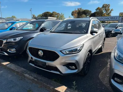 Usata MG ZS Luxury 111 CV (81 kW) 2023 Argento SUV