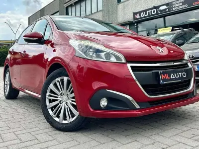 Usata Peugeot 208 Allure 82 CV (60 kW) 2017 Rosso Utilitaria