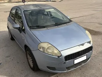Usata Fiat Grande Punto 75 CV (55 kW) 2007 Bluazzurro Utilitaria