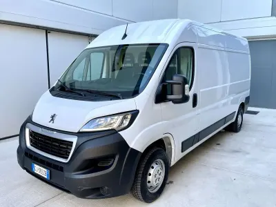 Usata Peugeot Boxer 140 CV (102 kW) 2022 Bianco banchisa pastello Furgone