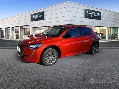 Usata Peugeot e-208 Allure 56 kW (77 CV) 2023 Rosso Utilitaria