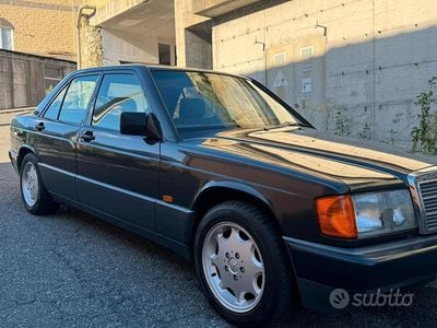 Usata Mercedes 190 105 CV (77 kW) 1990 Grigio Berlina