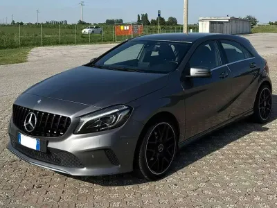 Usata Mercedes 180 Premium 110 CV (80 kW) 2016 Argento Berlina