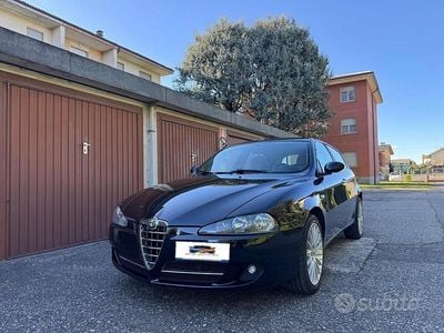 Usata Alfa Romeo 147 119 CV (87 kW) 2007 Nero Utilitaria
