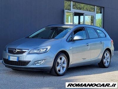 Usata Opel Astra 140 CV (102 kW) 2011 Grigio Station wagon