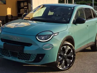 Usata Fiat 600 La Prima 101 CV (74 kW) 2025 Blu/azzurro SUV