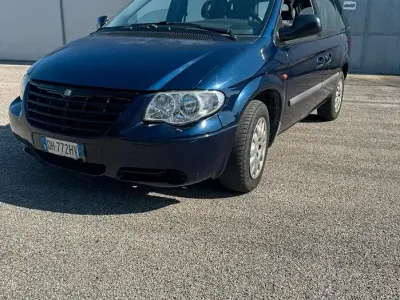 Usata Chrysler Voyager 143 CV (105 kW) 2007 Blu Monovolume