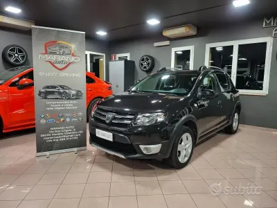 Usata Dacia Sandero Stepway 90 CV (66 kW) 2016 Nero Berlina