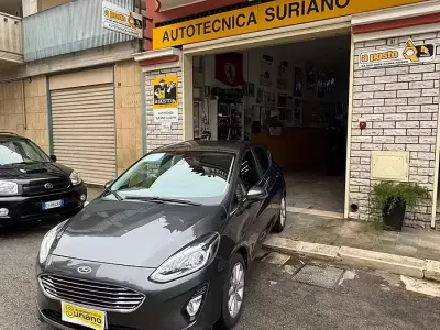 Usata Ford Fiesta Titanium 86 CV (63 kW) 2018 Grigio Utilitaria