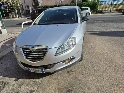 Usata Lancia Delta 105 CV (77 kW) 2013 Grigio Utilitaria