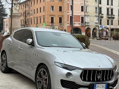 Usata Maserati Levante 250 CV (183 kW) 2017 Grigio SUV
