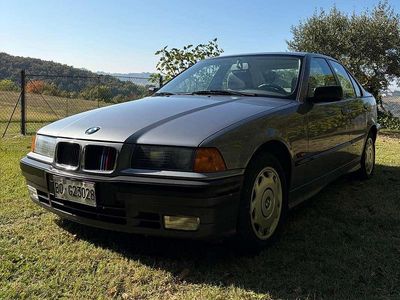 Usata BMW 318 116 CV (85 kW) 1992 Grigio Berlina