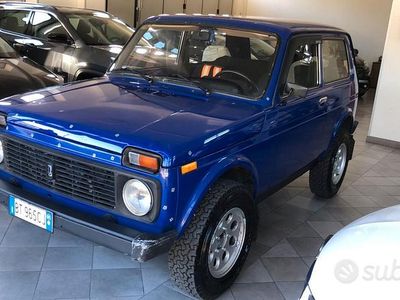 Usata Lada niva 74 CV (54 kW) 2001 Blu SUV