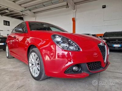 Usata Alfa Romeo Giulietta Super 120 CV (88 kW) 2016 Rosso Utilitaria