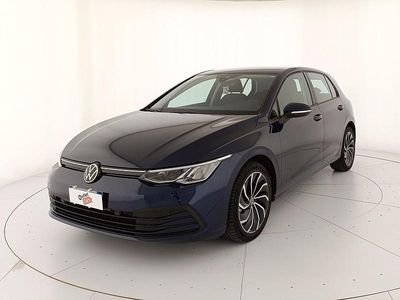 Usata VW Golf VIII Life 110 CV (80 kW) 2023 Atlantic blue metallizzato Berlina